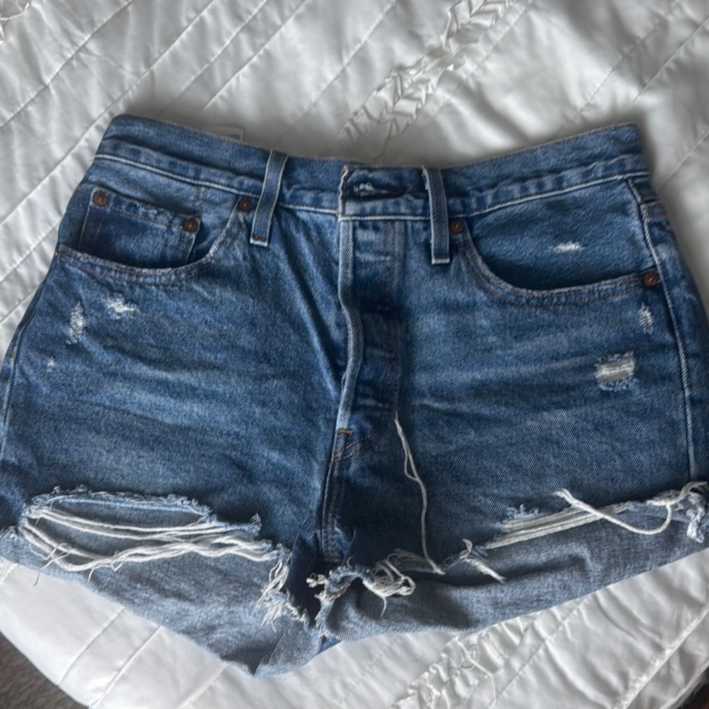 Levi Distressed Blue Denim Shorts!